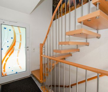 Frisch sanierte Vier-Zimmer-Wohnung mit Balkon, Gartennutzung und G... - Photo 1