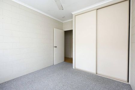 Spacious 3-Bedroom Home Close to Mt Sheridan Plaza - Photo 5