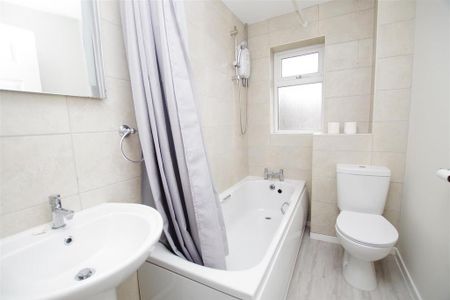 2 bedroom terraced house to rent - Photo 3