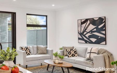 Gorgeous 4 Bedroom Home Plus STUDY! - Photo 2