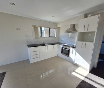 Spacious 4 Bedroom, 1 Bathroom with lovely views. - Photo 1