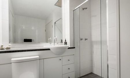 NEWLY RENOVATED ONE BEDROOM APARTMENT WITH CAR SPACE - Photo 2