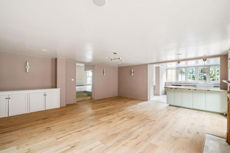 5 bedroom detached house to rent - Photo 2