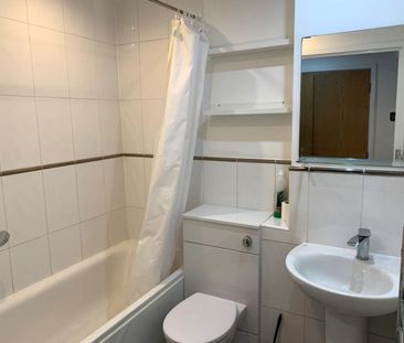 2 bedroom Flat To Let - Photo 5
