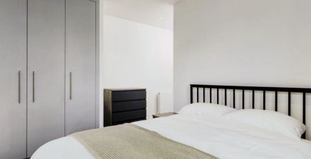 3 Bedroom Apartment - Photo 4