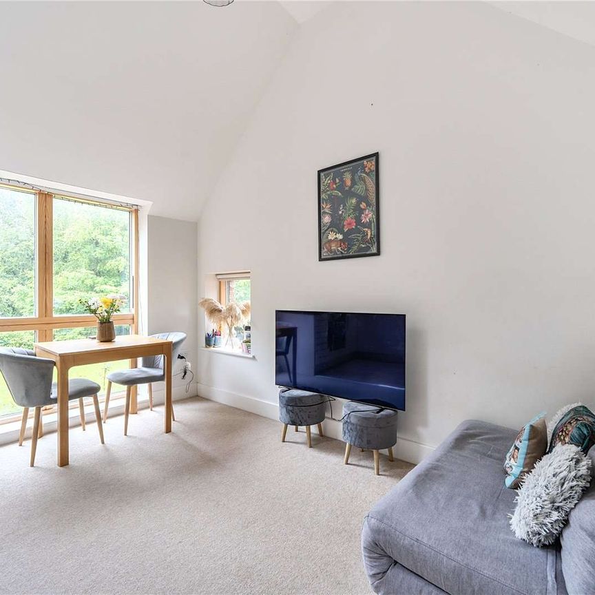 One bedroom house overlooking the River Itchen. - Photo 1