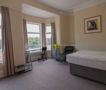 Bolton Road, Salford - Photo 1