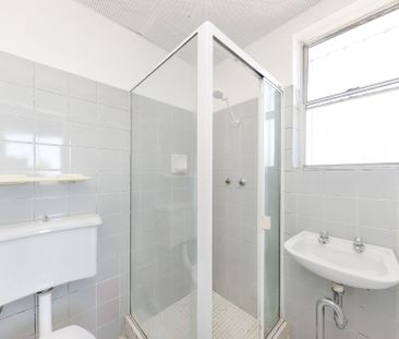 1 BEDROOM APARTMENT VERY CLOSE TO UNSW WITH CAR SPACE !! - Photo 2