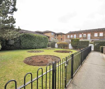 2 bedroom maisonette to rent - Photo 2