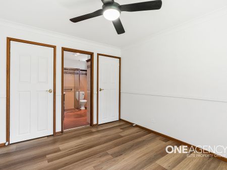 VERSATILE FAMILY LIVING: NEWLY RENOVATED FIVE-BEDROOM HOME WITH SELF-CONTAINED GRANNY FLAT - Photo 4
