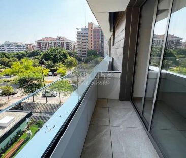 Valencia - Photo 3