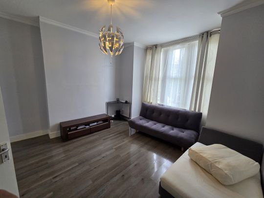 Knights Hill, London, SE27 0 - Photo 1