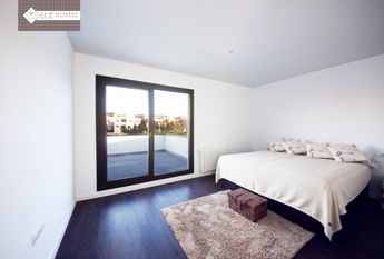 MODERN DETACHED LUXURY VILLA AVAILABLE FOR SHORT TERM RENTAL