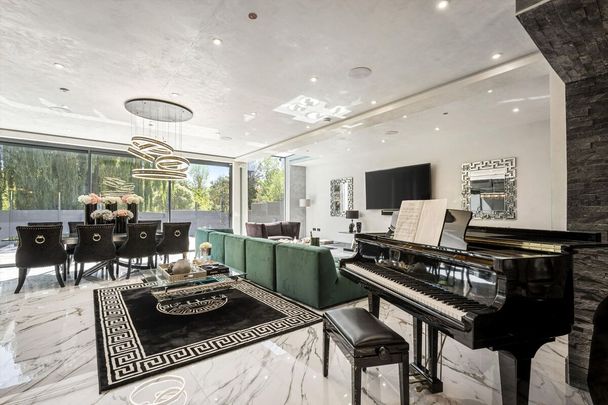 This beautiful contemporary home is available to rent on Waggon Road, EN4 - Photo 1