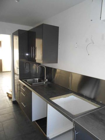 Location Appartement 3 pièces 61m² SETE 34200 - Photo 2