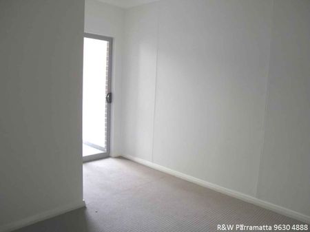 SPLIT-LEVEL 2 BEDROOM APARTMEN - Photo 3