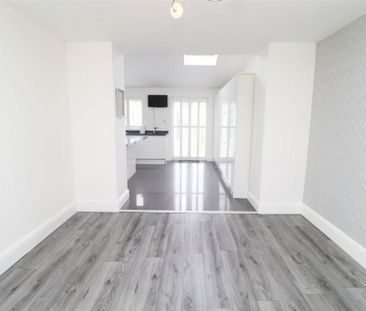 4 bedroom terraced house to rent - Photo 2