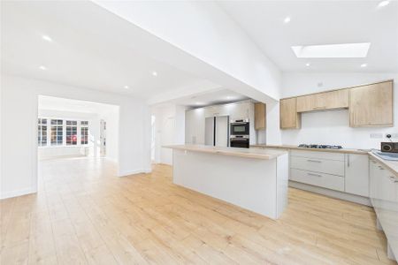 3 bedroom detached house to rent - Photo 2