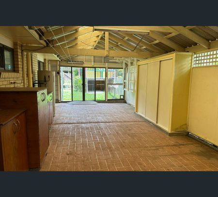 22 Minto Crescent, Arana Hills, Qld 4054 - Photo 2