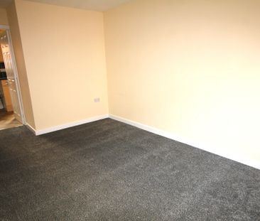 Emmanuel Street, Preston - Photo 1