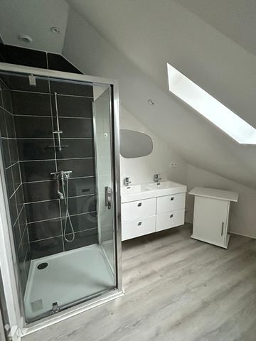 Appartement dans centre ville de Chambly, comprenant une entrée, un séjour avec un coin cuisine - Photo 4