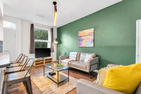 1 bedroom in a house share to rent - Photo 2