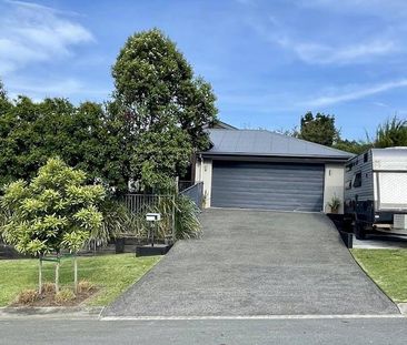 Spacious 5-Bedroom Home with Mountain Views in Eumundi - Photo 4