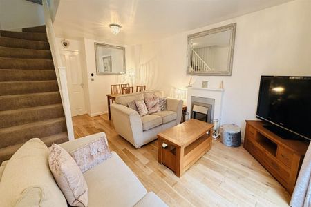 2 bedroom semi-detached house to rent - Photo 2