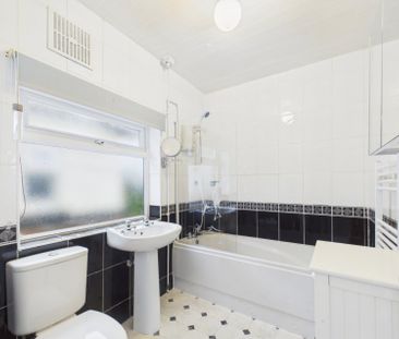 Burns Avenue, Feltham,TW14 - Photo 2