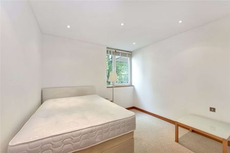 Spacious two bedroom, two bathroom apartment set within a 24 hour portered block with underground parking - Photo 3