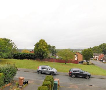 2 bedroom mid terrace to let - Photo 3