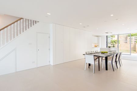 Six bedroom Semi-Detached House to Rent in Highgate, London NW6 - Photo 3