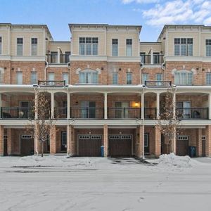 4 bedroom 3 bath Townhouse in North Oshawa - Photo 2