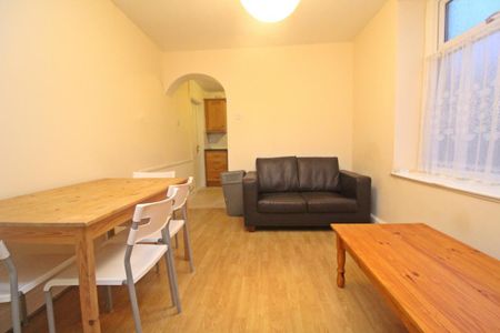 4 bedroom terraced house to rent - Photo 2