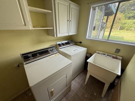 Spacious 4-Bedroom Home in Abbotsford - Photo 2