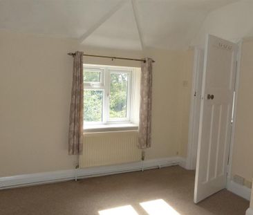 2 bedroom semi-detached house to rent - Photo 4