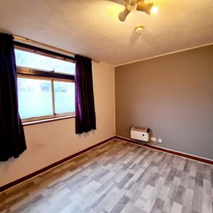House share to rent - Photo 2