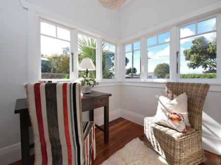 Charming 1930s Bungalow in Vibrant Otahuhu - A Perfect Blend of Character and Modern Living - Photo 4