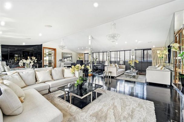 3 bedroom flat to rent - Photo 1