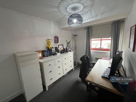 2 bedroom flat to rent - Photo 5