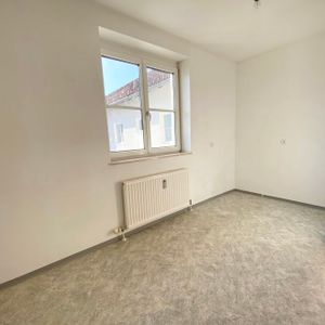 Geförderte 3-Zimmerwohnung mit Loggia und Einzelgarage - Photo 2
