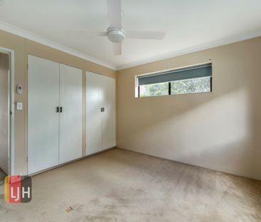 ONE OF THE BIGGEST TWO BEDROOM UNITS IN PRIME LOCATION! - Photo 3