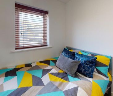 4 bedroom semi-detached house to rent - Photo 3