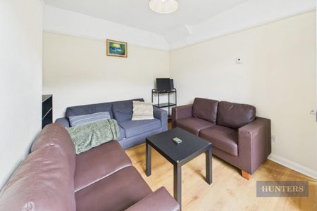 4 bedroom House To Let - Photo 2