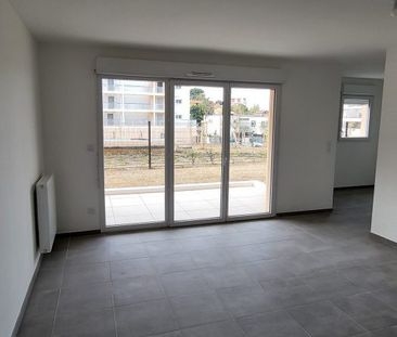 T3 NEUF AVEC TERRASQZ + JARDIN + PARKING - Photo 2