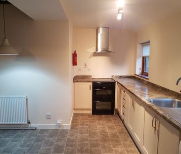 3 bedroom semi-detached house to rent - Photo 2