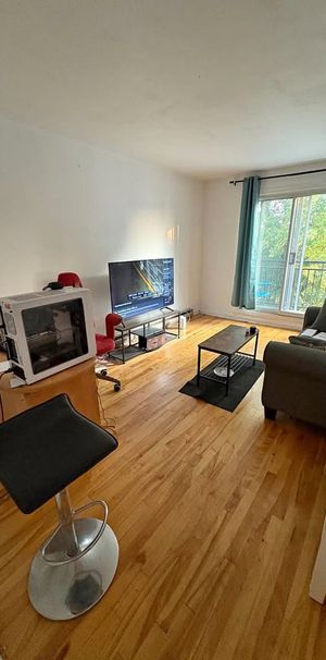 4 1/2 Lumineux Avec Grande Terrasse - Photo 1