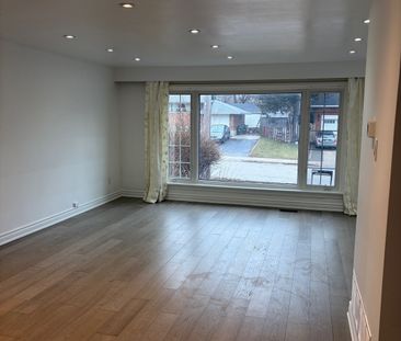 For Lease - 20 Shrewsbury Square, Toronto, Ontario - Photo 3