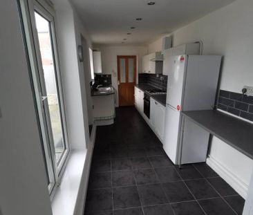 3 bedroom terraced house to rent - Photo 5