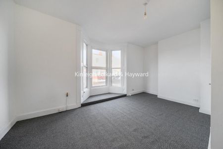 4 bedroom flat to rent - Photo 2